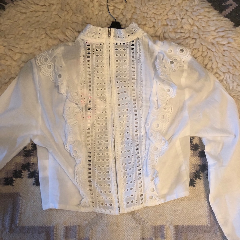 ⭐️White Ruffle Crop Top⭐️ - Picture 5 of 5
